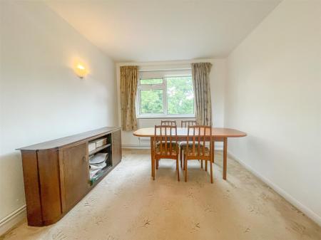 2 bedroom Flat for sale in Wallace Court,London Road, Stoneygate, Leicester