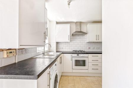 3 bedroom End of terrace house for sale in Wych Elm Road, Oadby, Leicester