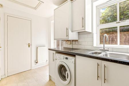 3 bedroom End of terrace house for sale in Wych Elm Road, Oadby, Leicester