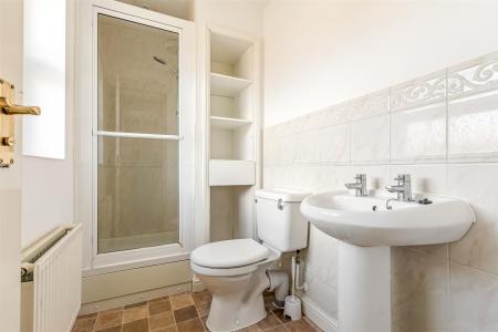 3 bedroom End of terrace house for sale in Wych Elm Road, Oadby, Leicester