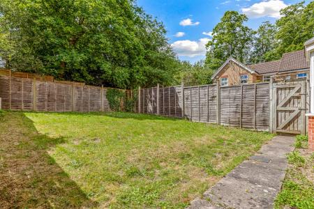 3 bedroom End of terrace house for sale in Wych Elm Road, Oadby, Leicester