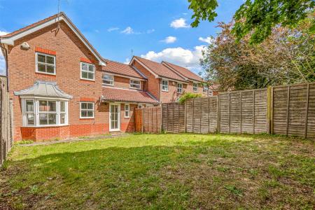 3 bedroom End of terrace house for sale in Wych Elm Road, Oadby, Leicester
