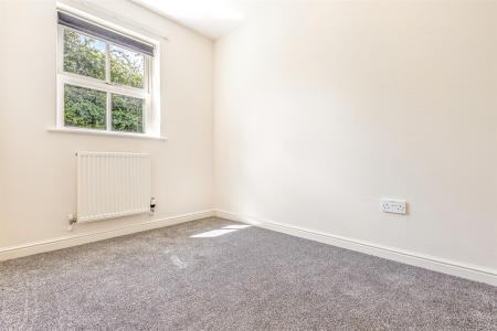 3 bedroom End of terrace house for sale in Wych Elm Road, Oadby, Leicester