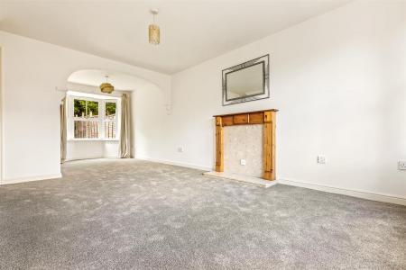3 bedroom End of terrace house for sale in Wych Elm Road, Oadby, Leicester