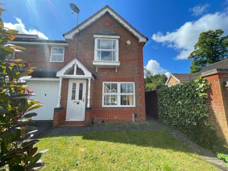 3 bedroom End of terrace house for sale in Wych Elm Road, Oadby, Leicester