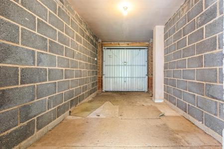3 bedroom End of terrace house for sale in Wych Elm Road, Oadby, Leicester