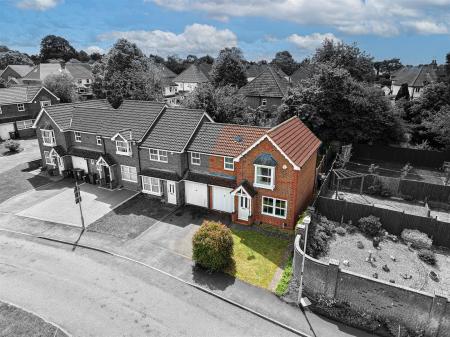 3 bedroom End of terrace house for sale in Wych Elm Road, Oadby, Leicester