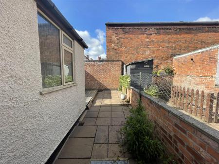 2 bedroom Terraced House for sale in Hawkesbury Road, Leicester