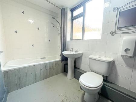 2 bedroom Terraced House for sale in Hawkesbury Road, Leicester