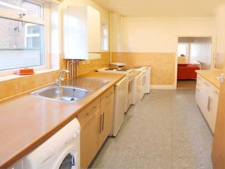 4 bedroom Property to let in Hartopp Road, Leicester