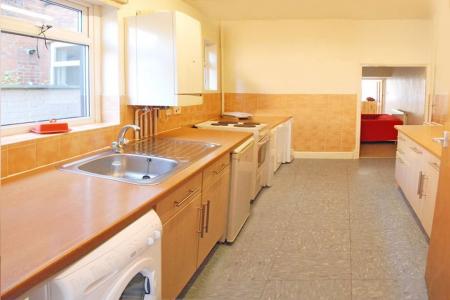 4 bedroom Property to let in Hartopp Road, Leicester