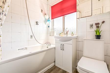 4 bedroom Semi-detached house for sale in Northdene Road, Leicester