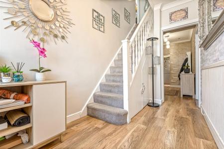 4 bedroom Semi-detached house for sale in Northdene Road, Leicester