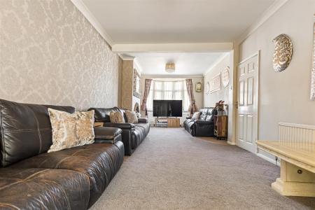 4 bedroom Semi-detached house for sale in Northdene Road, Leicester