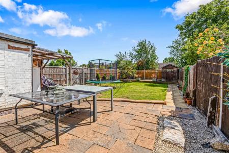 4 bedroom Semi-detached house for sale in Northdene Road, Leicester