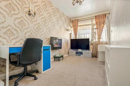 4 bedroom Semi-detached house for sale in Northdene Road, Leicester