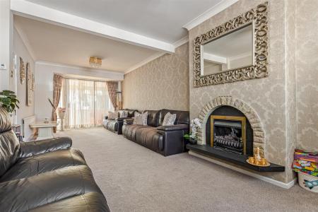 4 bedroom Semi-detached house for sale in Northdene Road, Leicester