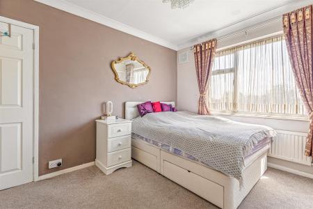 4 bedroom Semi-detached house for sale in Northdene Road, Leicester