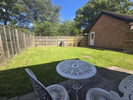 3 bedroom Property to let in Cara Close, Leicester