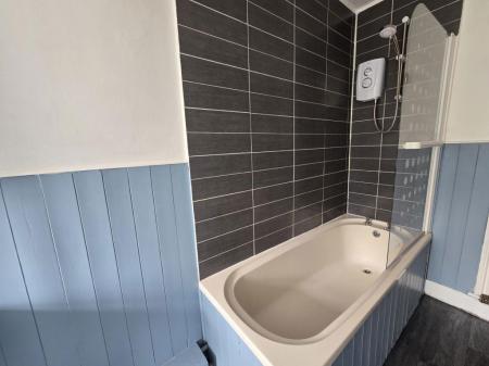 2 bedroom Property to let in Knighton Fields Road East, Leicester