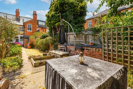2 bedroom Terraced House for sale in Knighton Church Road, Leicester