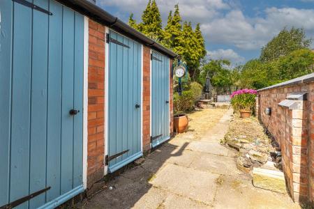 2 bedroom Terraced House for sale in Knighton Church Road, Leicester