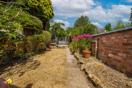 2 bedroom Terraced House for sale in Knighton Church Road, Leicester