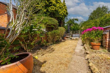 2 bedroom Terraced House for sale in Knighton Church Road, Leicester