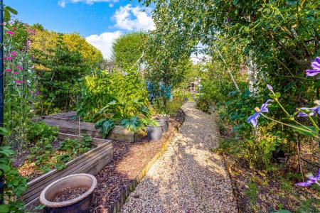 3 bedroom Detached house for sale in Shanklin Drive, Leicester