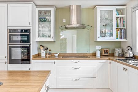 3 bedroom Detached house for sale in Shanklin Drive, Leicester