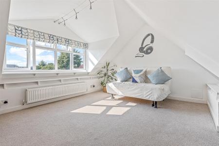 3 bedroom Detached house for sale in Shanklin Drive, Leicester