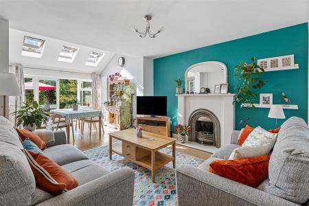 3 bedroom Detached house for sale in Shanklin Drive, Leicester
