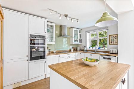 3 bedroom Detached house for sale in Shanklin Drive, Leicester