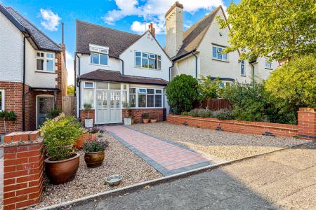 3 bedroom Detached house for sale in Shanklin Drive, Leicester