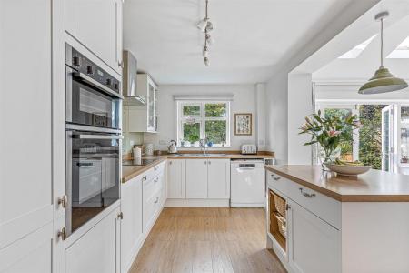 3 bedroom Detached house for sale in Shanklin Drive, Leicester