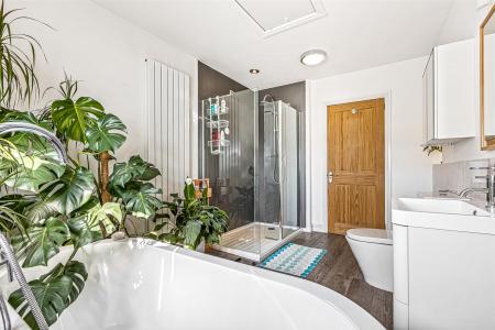 3 bedroom Detached house for sale in Shanklin Drive, Leicester