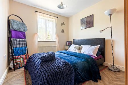 5 bedroom Semi-detached house for sale in Erringtons Close, Oadby, Leicester