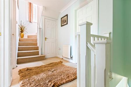 5 bedroom Semi-detached house for sale in Erringtons Close, Oadby, Leicester