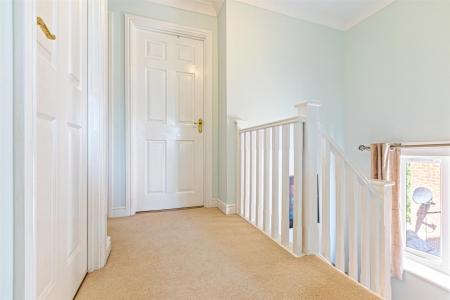 5 bedroom Semi-detached house for sale in Erringtons Close, Oadby, Leicester