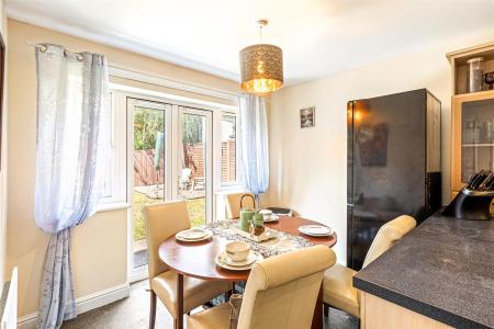 5 bedroom Semi-detached house for sale in Erringtons Close, Oadby, Leicester