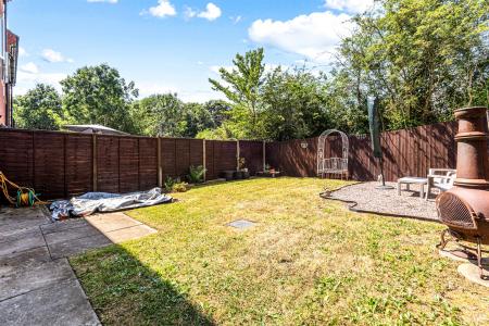 5 bedroom Semi-detached house for sale in Erringtons Close, Oadby, Leicester