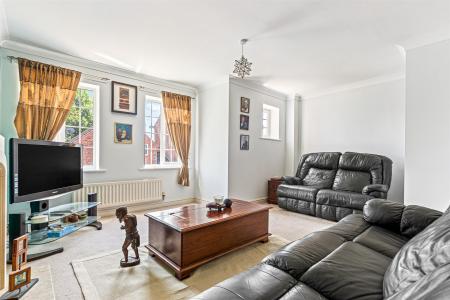 5 bedroom Semi-detached house for sale in Erringtons Close, Oadby, Leicester