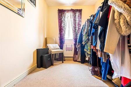 5 bedroom Semi-detached house for sale in Erringtons Close, Oadby, Leicester