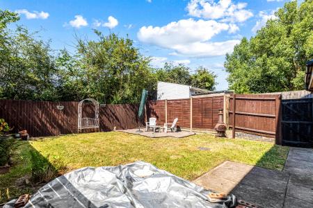 5 bedroom Semi-detached house for sale in Erringtons Close, Oadby, Leicester