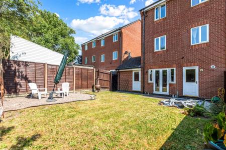 5 bedroom Semi-detached house for sale in Erringtons Close, Oadby, Leicester