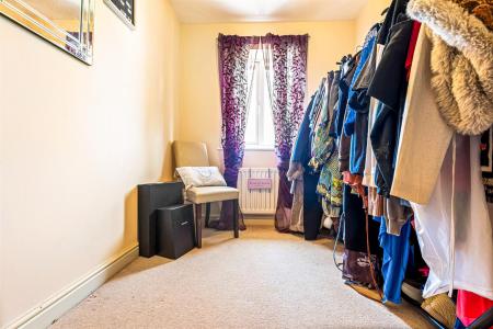 5 bedroom Semi-detached house for sale in Erringtons Close, Oadby, Leicester