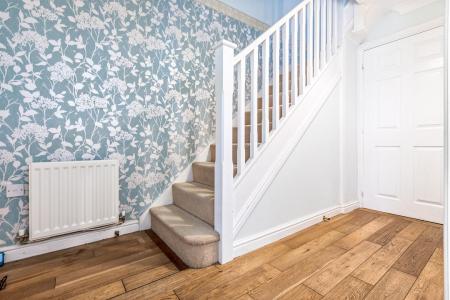 5 bedroom Semi-detached house for sale in Erringtons Close, Oadby, Leicester