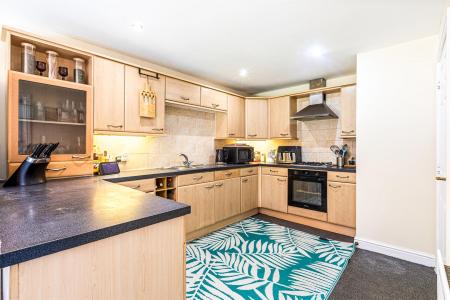 5 bedroom Semi-detached house for sale in Erringtons Close, Oadby, Leicester