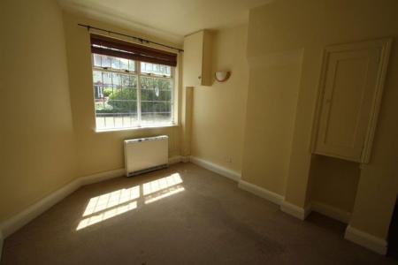 1 bedroom Property to let in Park Hill Drive, Leicester
