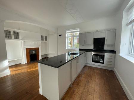 1 bedroom Property to let in Park Hill Drive, Leicester
